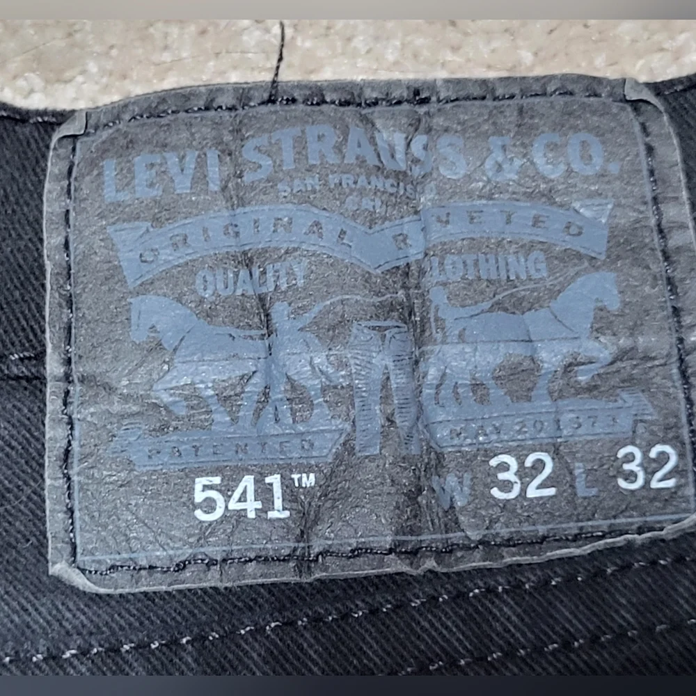 Levi's 541 Men's Charcoal Athletic Fit Jeans - Size 32